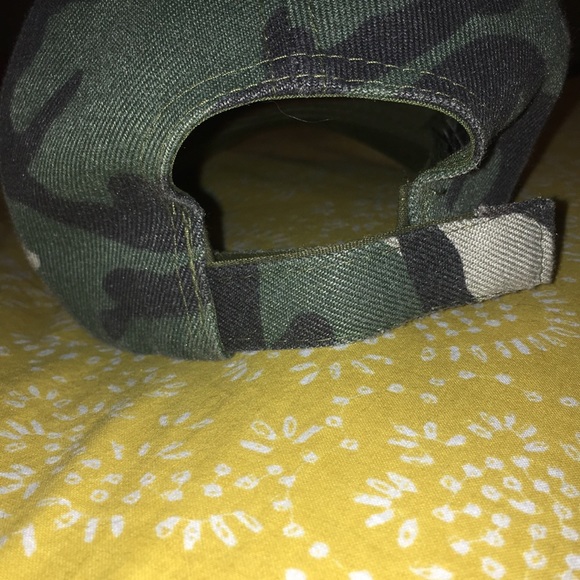 Army patterned cap - Picture 2 of 4
